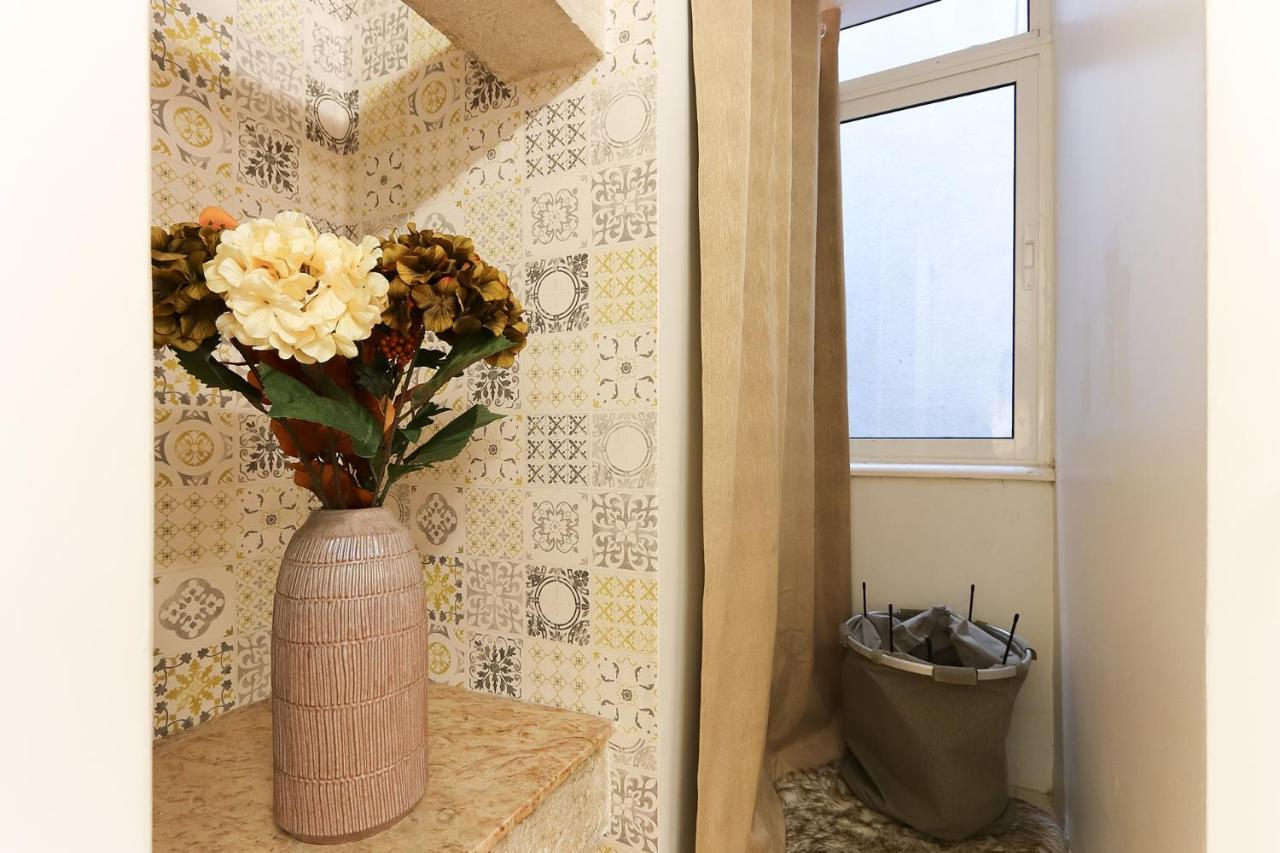 Charming And Stylish Downtown Apt In XIX Century Building Lisboa Eksteriør bilde